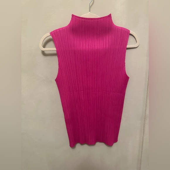 PLEATS PLEASE ISSEY MIYAKE PLEATS BASICS SLEEVELESS TOP - Picture 7 of 7